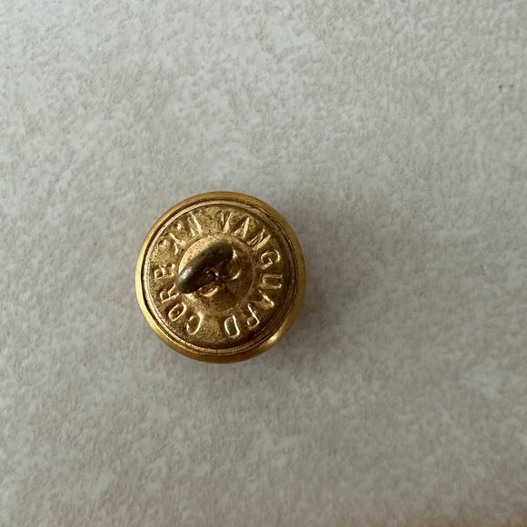 Vintage lot of 3 Waterbury and Vanguard military yellow gold plated buttons - Picture 4 of 5